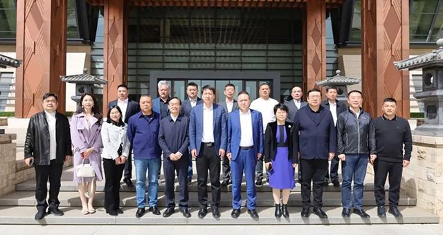 肖厚忠董事長應(yīng)邀出席懷柔區(qū)政府考察座談
